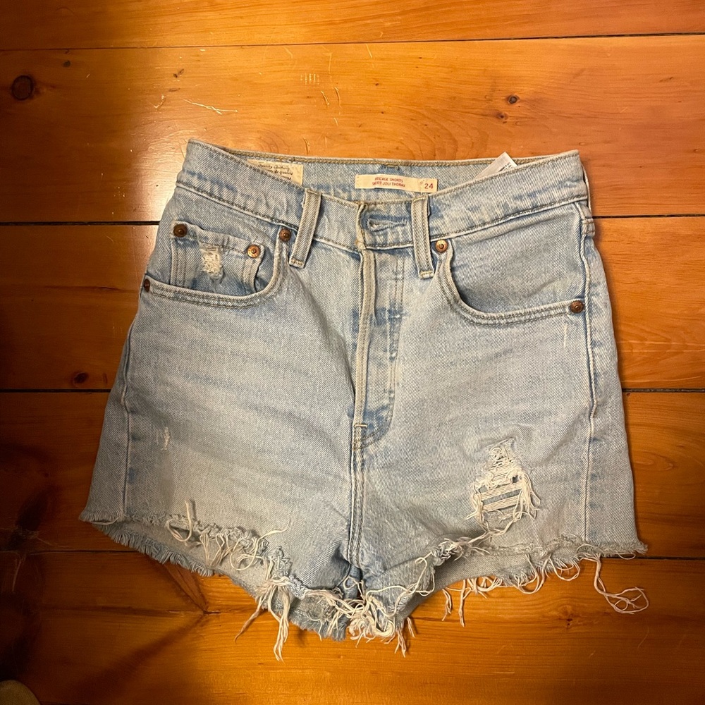 Levi’s Ribcage Shorts